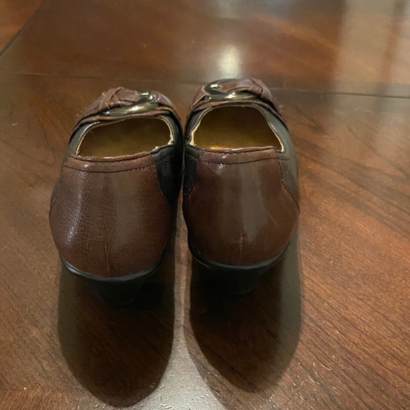 Softspots Two-Tone Black and Brown baby Heels, Vintage Retro Style, Buckle - Picture 6 of 6